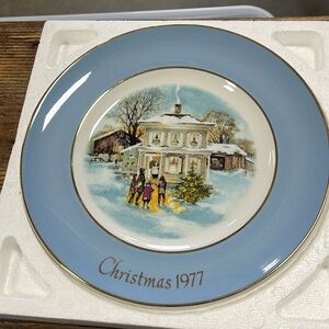 Avon Christmas plate - 1977 - fifth edition